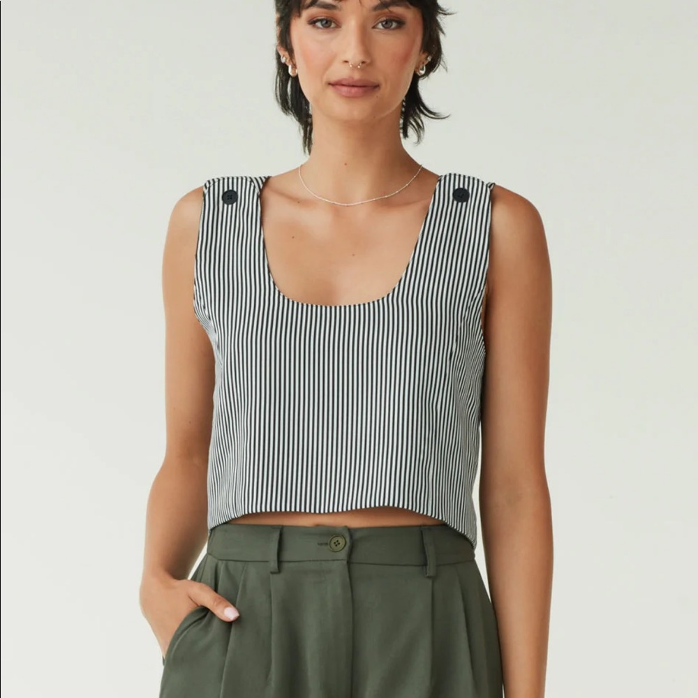 Vetta, crop top short set, size small